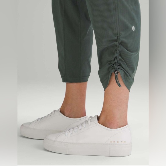 🍃🆕Lululemon Dance Studio Mid-Rise Cropped Pant Dark Forest✨NWT✨ - Picture 4 of 6